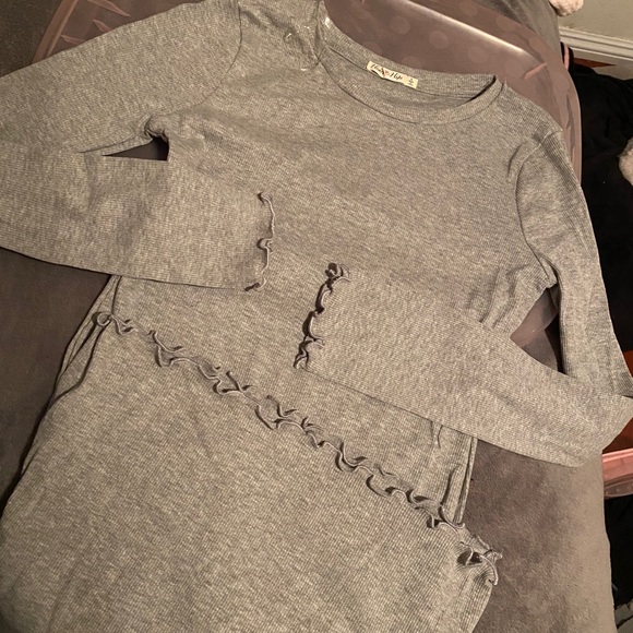 Long sleeve Ruffle Dress - Picture 1 of 3